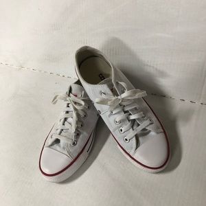 White Chuck Taylor All Star Converse